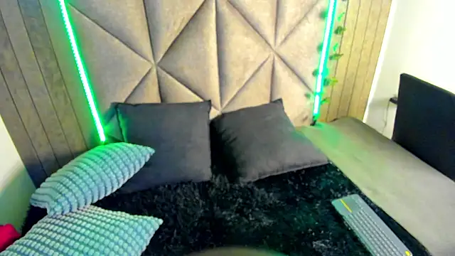 AbbyWathson online show from March 24, 11:48 am