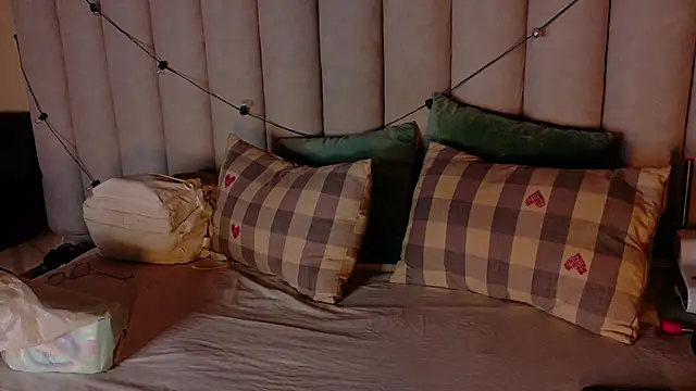 AbbyWathson online show from April 7, 12:05 pm