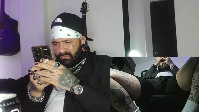 Snapshot of darkclothes chatting on December 25, 7:34 pm darkclothes online show from December 25, 7:34 pm