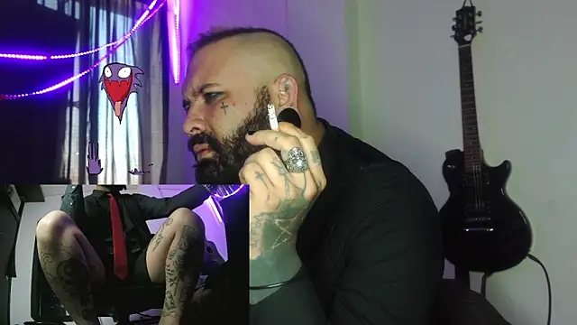 Snapshot of darkclothes chatting on January 1, 1:37 pm darkclothes online show from January 1, 1:37 pm