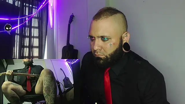 Snapshot of darkclothes chatting on January 1, 4:39 pm darkclothes online show from January 1, 4:39 pm