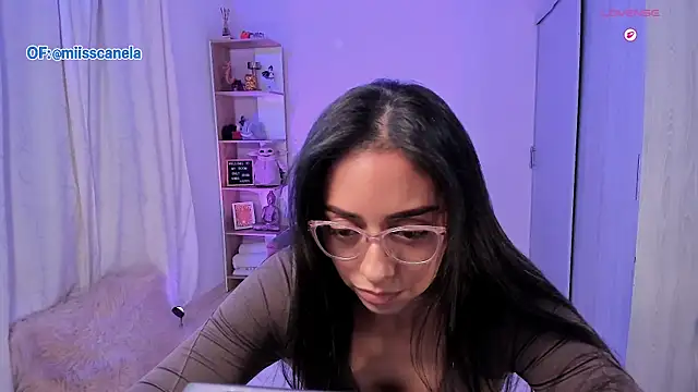 Aleja24Evans online show from December 3, 12:40 am