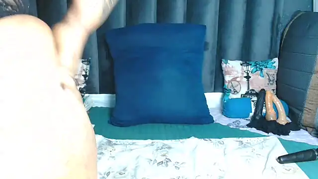 Snapshot of ThickAss90 chatting on May 28, 12:19 am ThickAss90 online show from May 28, 12:19 am