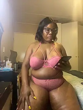 Nomthie online show from November 3, 5:25 pm