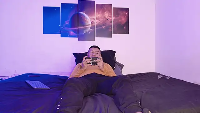 Snapshot of evanandsunny chatting on November 30, 9:41 pm evanandsunny online show from November 30, 9:41 pm