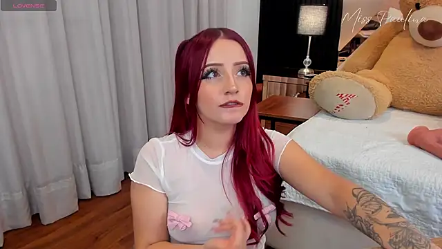 Snapshot of misspaulinaa chatting on February 19, 11:25 pm misspaulinaa online show from February 19, 11:25 pm