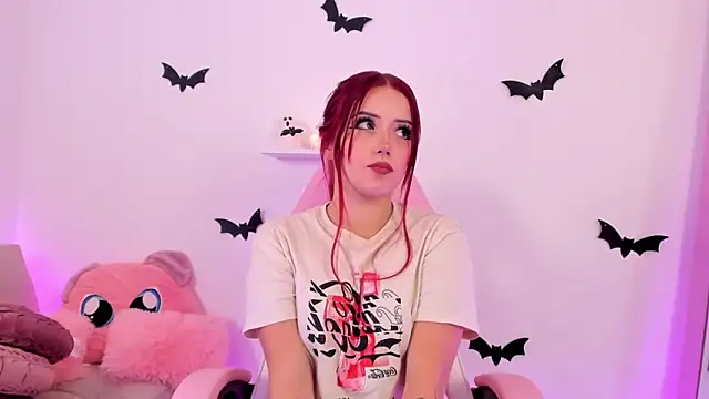 Snapshot of misspaulinaa chatting on October 20, 12:22 am misspaulinaa online show from October 20, 12:22 am