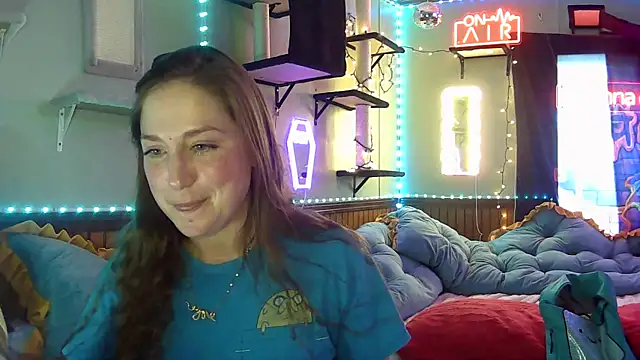 Snapshot of mirannacult chatting on December 21, 8:32 pm mirannacult online show from December 21, 8:32 pm
