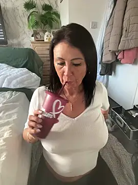 Snapshot of Naughtynanny75 chatting on December 10, 1:22 pm Naughtynanny75 online show from December 10, 1:22 pm