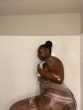 Snapshot of LillShayy chatting on December 7, 10:50 pm LillShayy online show from December 7, 10:50 pm