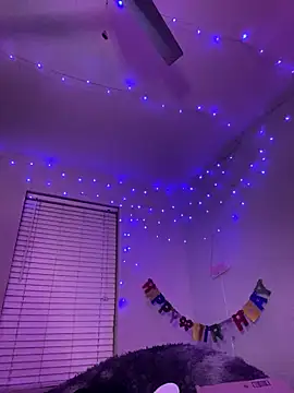 Snapshot of LillShayy chatting on November 8, 4:45 am LillShayy online show from November 8, 4:45 am