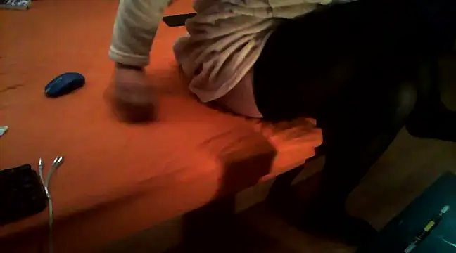 eblata04 online show from December 13, 9:41 pm