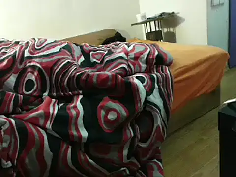 eblata04 online show from February 14, 11:53 pm