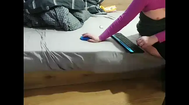 eblata04 online show from March 1, 9:04 pm