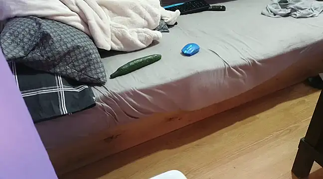 eblata04 online show from March 4, 3:44 am