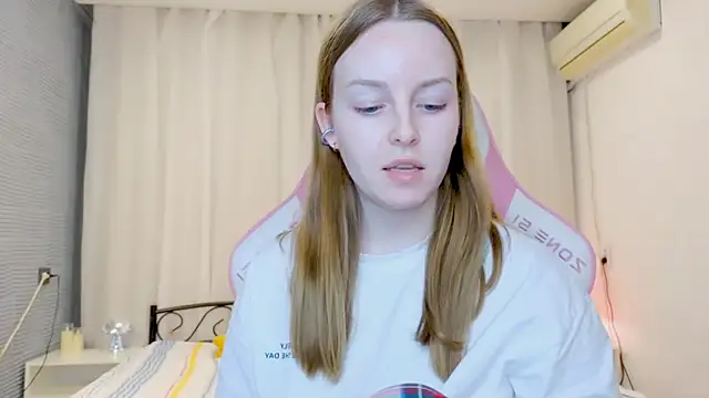 Snapshot of Wild__flowers chatting on October 18, 4:19 pm Wild flowers online show from October 18, 4:19 pm