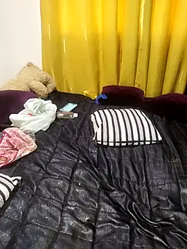 Hugemassivebootie online show from October 8, 12:03 pm