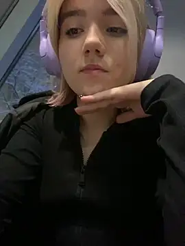 Snapshot of Baby__Naughty chatting on December 15, 4:15 pm Baby Naughty online show from December 15, 4:15 pm