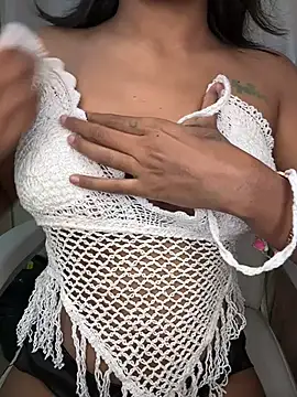 LeisyXO online show from February 8, 10:40 pm