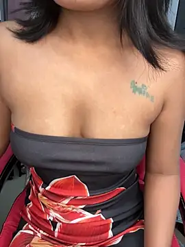 LeisyXO online show from November 22, 5:23 pm