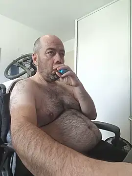 Snapshot of veryverybigdick45 chatting on June 5, 9:26 am veryverybigdick45 online show from June 5, 9:26 am