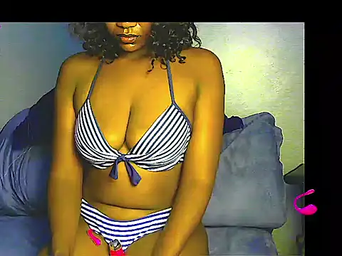 Snapshot of lilylovexx chatting on December 1, 3:44 am lilylovexx online show from December 1, 3:44 am