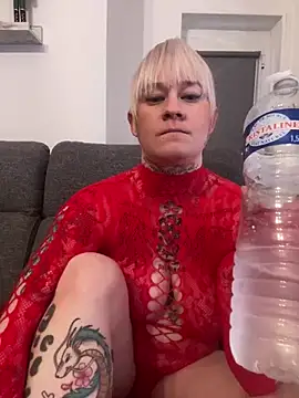 poussichienne online show from December 15, 1:32 pm