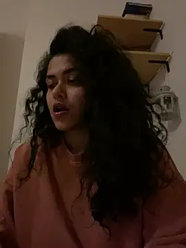 Curvydesifromgermany online show from December 30, 3:46 pm