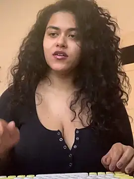 Curvydesifromgermany online show from January 8, 2:35 pm