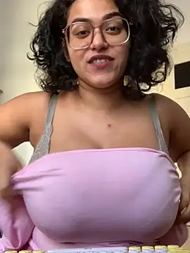 Curvydesifromgermany online show from February 19, 1:39 pm