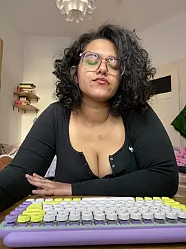 Curvydesifromgermany online show from March 6, 3:24 pm