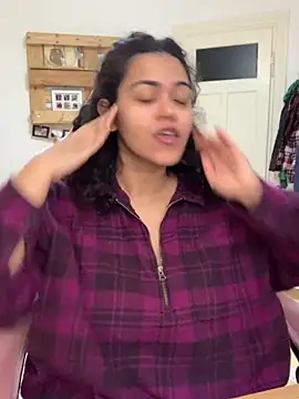 Curvydesifromgermany online show from November 7, 1:00 pm