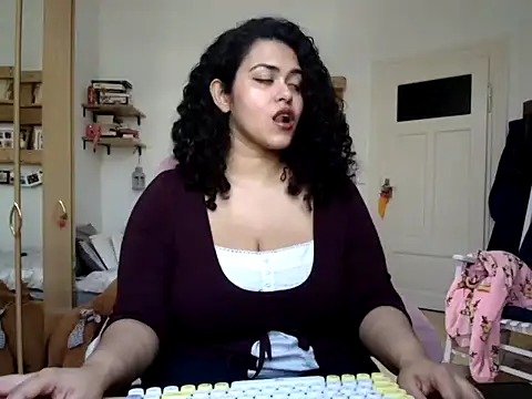 Curvydesifromgermany online show from February 27, 11:43 am