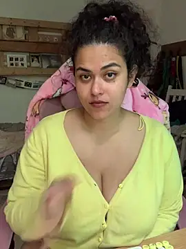 Snapshot of Curvydesifromgermany chatting on June 3, 2:33 pm Curvydesifromgermany online show from June 3, 2:33 pm