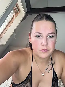 Snapshot of xlinastarrx chatting on July 16, 8:53 am xlinastarrx online show from July 16, 8:53 am