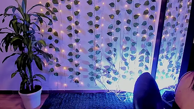 Snapshot of mariiana-diaz chatting on February 12, 3:49 pm mariiana-diaz online show from February 12, 3:49 pm