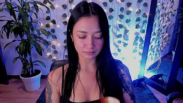 Snapshot of mariiana-diaz chatting on March 10, 1:10 pm mariiana-diaz online show from March 10, 1:10 pm