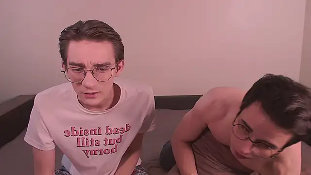 Snapshot of EliotMarks chatting on December 10, 6:17 pm EliotMarks online show from December 10, 6:17 pm