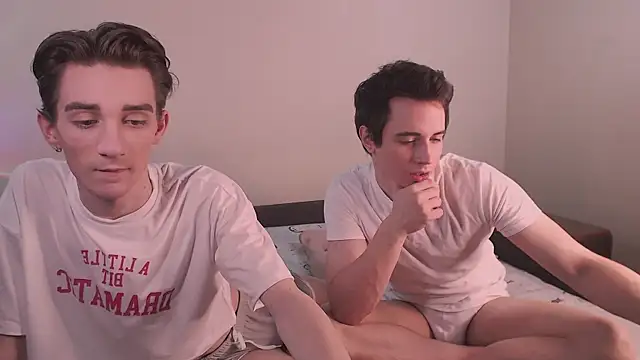 Snapshot of EliotMarks chatting on December 25, 7:45 pm EliotMarks online show from December 25, 7:45 pm