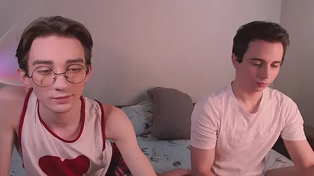 Snapshot of EliotMarks chatting on December 27, 8:56 am EliotMarks online show from December 27, 8:56 am