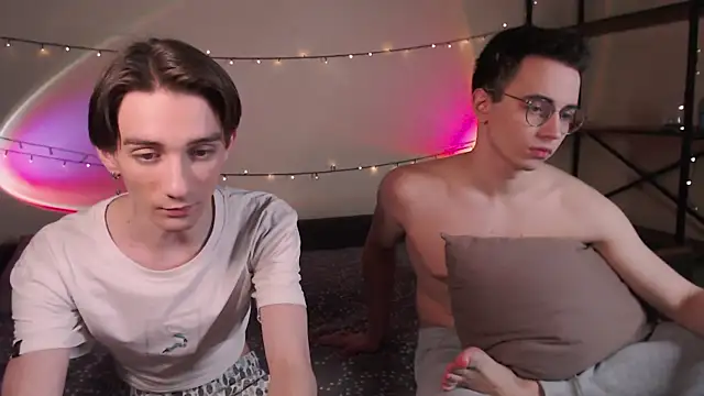 Snapshot of EliotMarks chatting on March 12, 4:35 pm EliotMarks online show from March 12, 4:35 pm