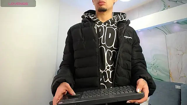 Steev Novoa online show from April 9, 2:44 am