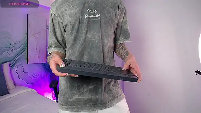 Steev Novoa online show from April 12, 2:38 am