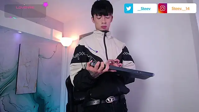 Steev Novoa online show from April 18, 3:21 am