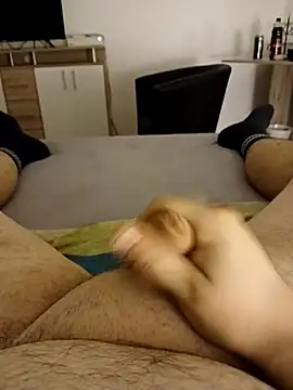 Snapshot of BennoSingle chatting on December 2, 5:41 pm BennoSingle online show from December 2, 5:41 pm