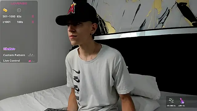 Snapshot of Dei_v_48 chatting on December 5, 7:49 pm Dei v 48 online show from December 5, 7:49 pm