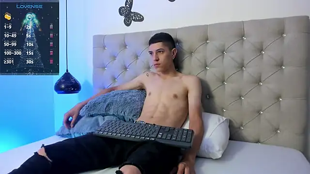 Snapshot of Dei_v_48 chatting on December 13, 9:09 pm Dei v 48 online show from December 13, 9:09 pm