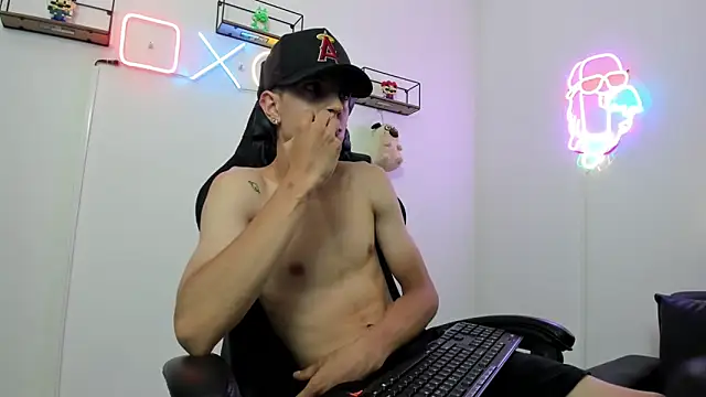 Snapshot of Dei_v_48 chatting on December 14, 10:50 pm Dei v 48 online show from December 14, 10:50 pm