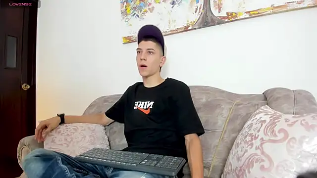 Snapshot of Dei_v_48 chatting on January 10, 7:32 pm Dei v 48 online show from January 10, 7:32 pm