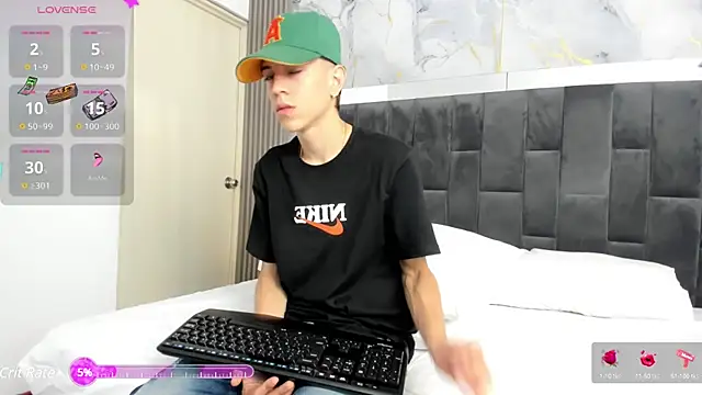 Snapshot of Dei_v_48 chatting on January 11, 6:44 pm Dei v 48 online show from January 11, 6:44 pm